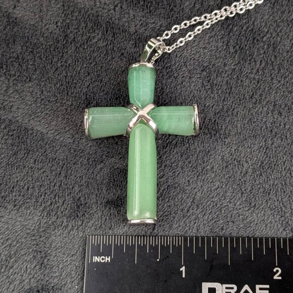 Jade and silver color cross shaped pendant, free chain, unisex women men - Picture 5 of 8